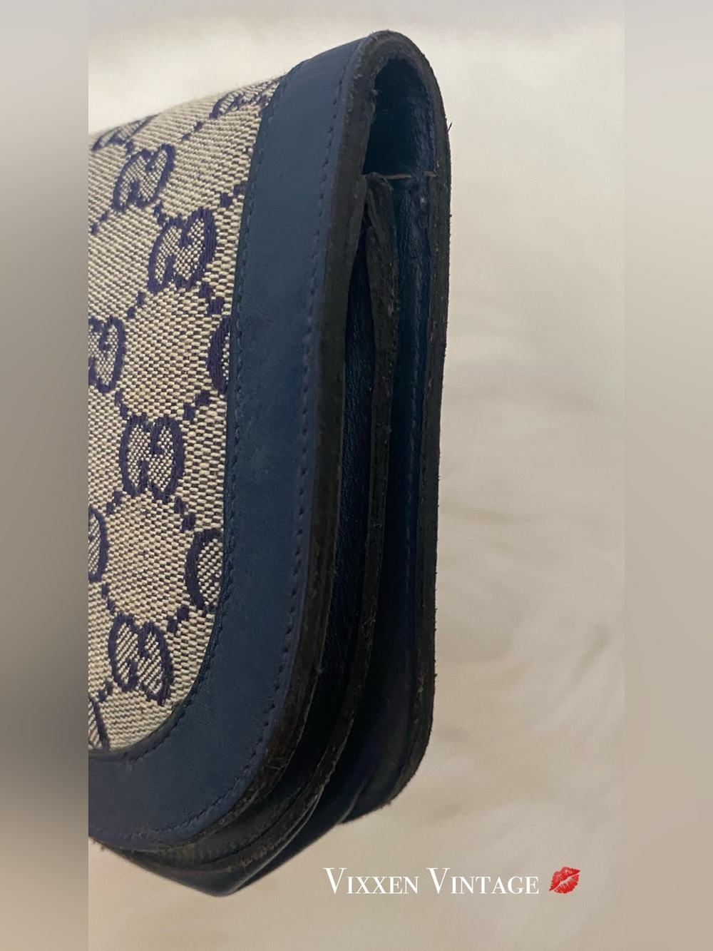 VINTAGE 1960’S GUCCI LEATHER GG MONOGRAM JACQUARD CLUTCH IN NAVY - Picture 6 of 13